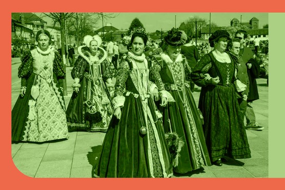 Ladies in Tudor costume in Stratford-upon-Avon, Warwickshire. (Photo by Steve Vidler via Alamy)