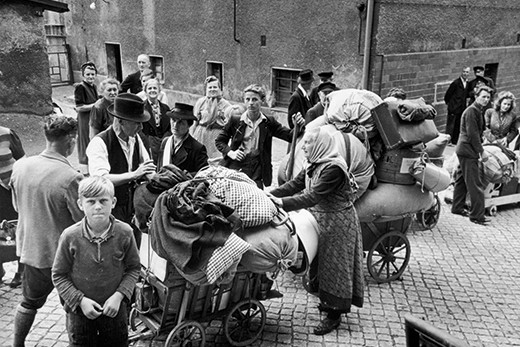 Expelled Germans leaving Poland's western territories