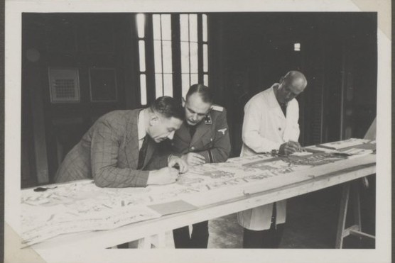 Members of the Nazi party examining the Bayeux Tapestry.