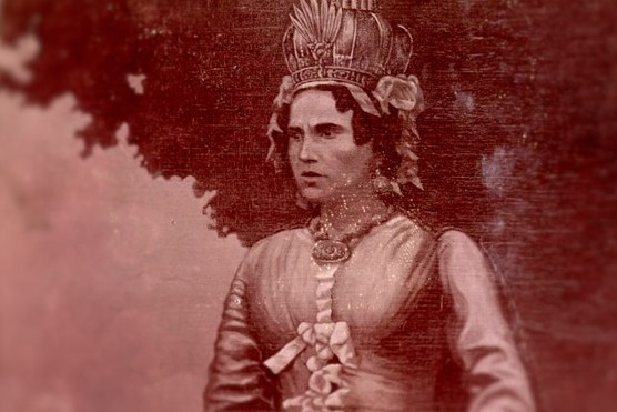 This painted portrait depicts Ranavalona I, who ruled the Merina Kingdom of Madagascar from 1828 to 1861. Her reign was marked by violent efforts to resist European influence and preserve Malagasy sovereignty.